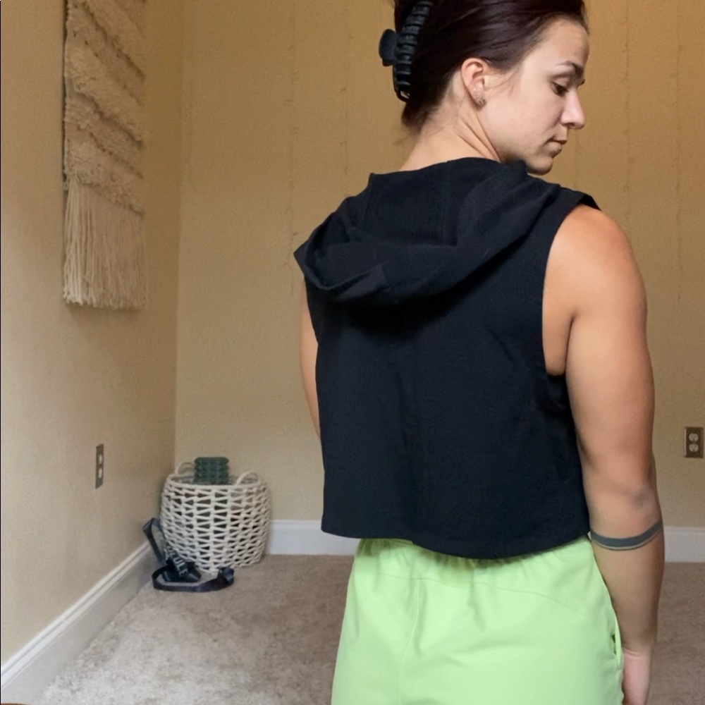 Forever 21 cropped sleeveless hoodie